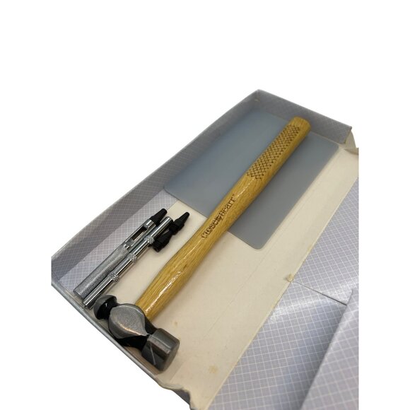 Close To My Heart Eyelet Kit With Tools & Case For Scrapbooking & Crafting - Picture 2 of 2